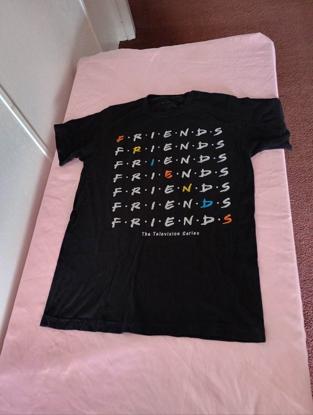 Friends tv show Tee shirt size small for men